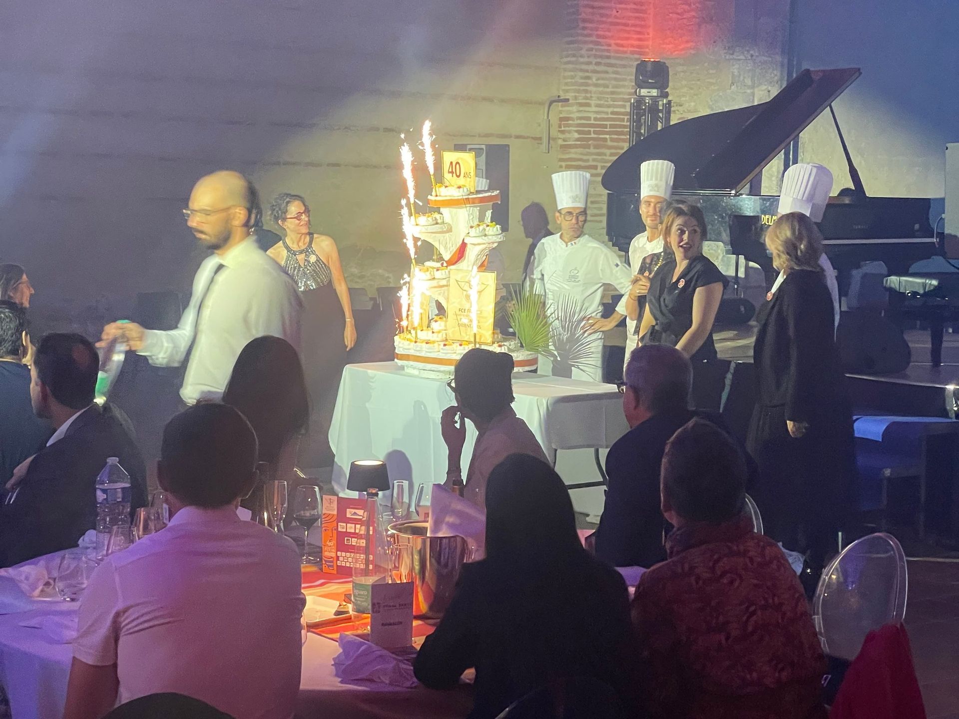 Gâteau des 40 ans de FCE66 présenté par les chefs