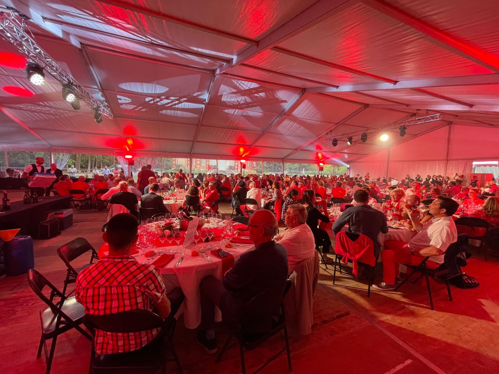 Dîner de gala sous chapiteau
